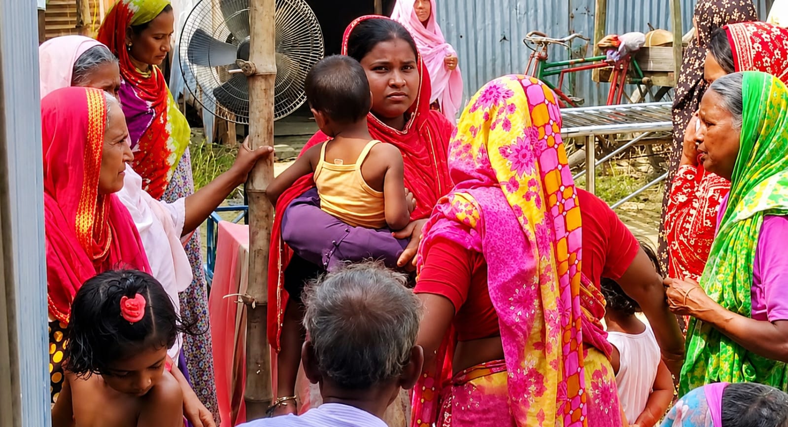 গরু বাঁচাতে গিয়ে বিদ্যুতায়িত ছেলে, তাকে উদ্ধার করতে গিয়ে প্রাণ হারালেন মা